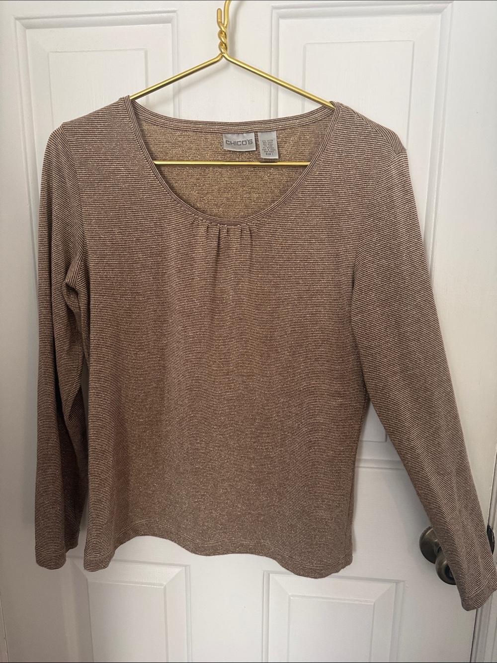 Chicos Long Sleeve Scoop Neck Top in Brown & Metallic Gold, Lightweight